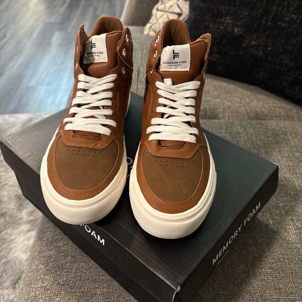 Men’s London Fog high top sneaker shoe.